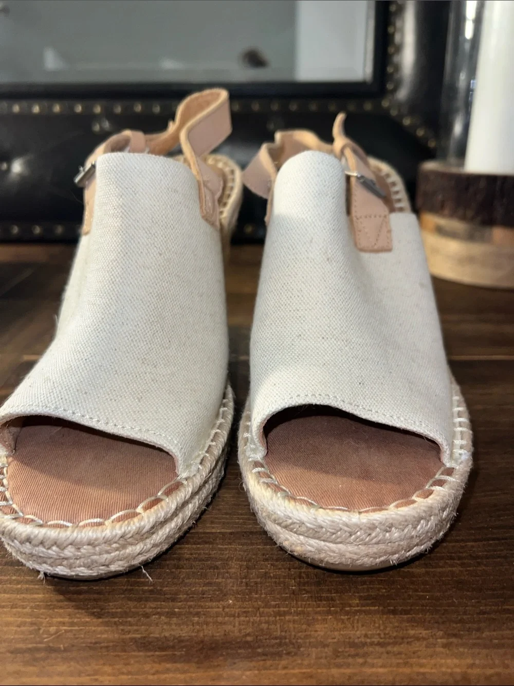 EUC! TOMS Canvas Espadrille Wedge Sandals in Cream- size 8!